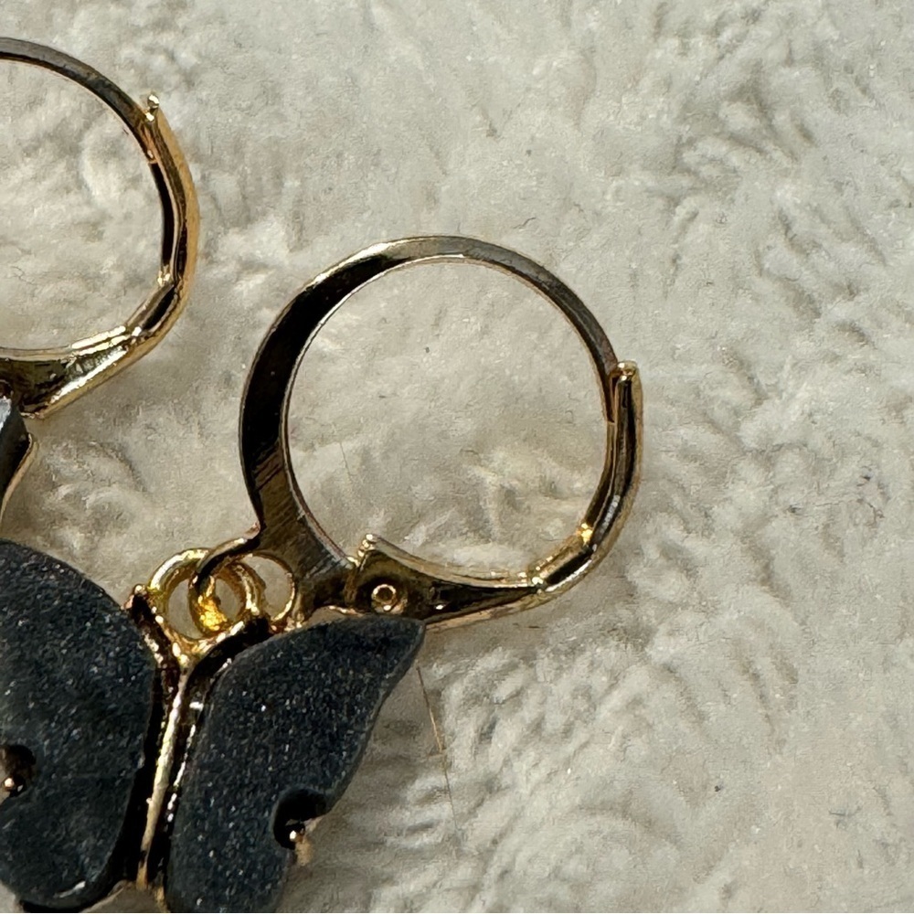 Beautiful Earrings - Picture 4 of 6